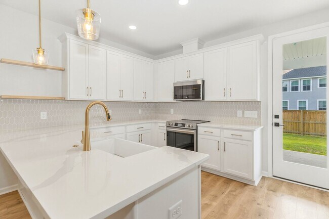 Building Photo - Beautiful 3 Bedroom 2.5 Bathroom Home in Windsor Crossing with Loft