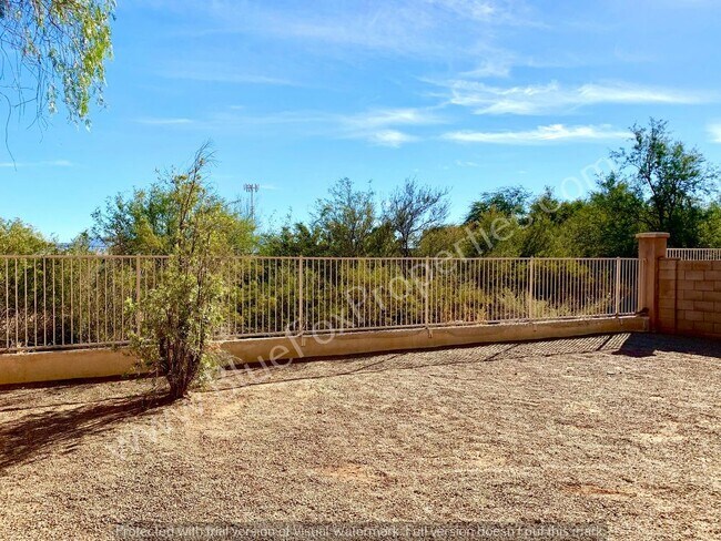 Building Photo - 475 W Calle La Bolita