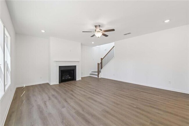 Building Photo - 64 Silverleaf Trl