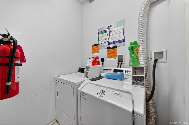 Building Photo - 23 W Main St