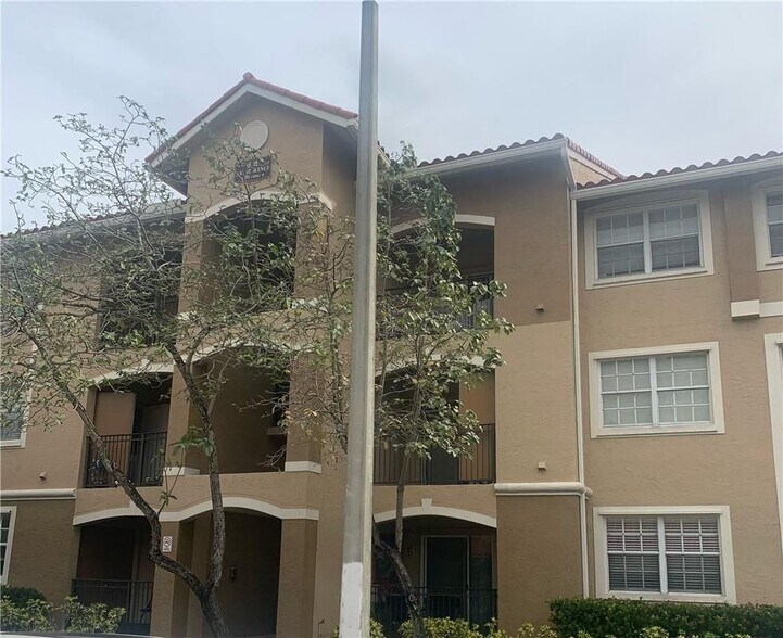 Building Photo - 131 SW 117th Ave