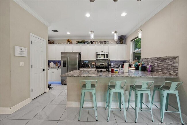 Building Photo - 1813 NW Cataluna Cir