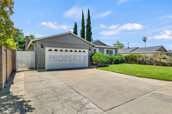 Building Photo - Charming 3-Bed Ranch Home with room for 4t...