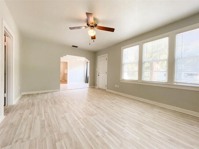 Building Photo - 800 W Frances Ave
