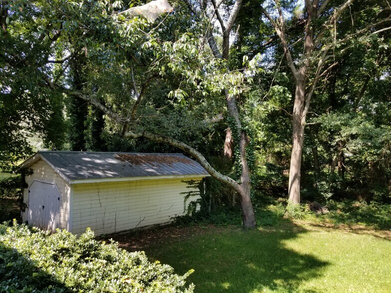 Building Photo - 427 Lebanon Rd