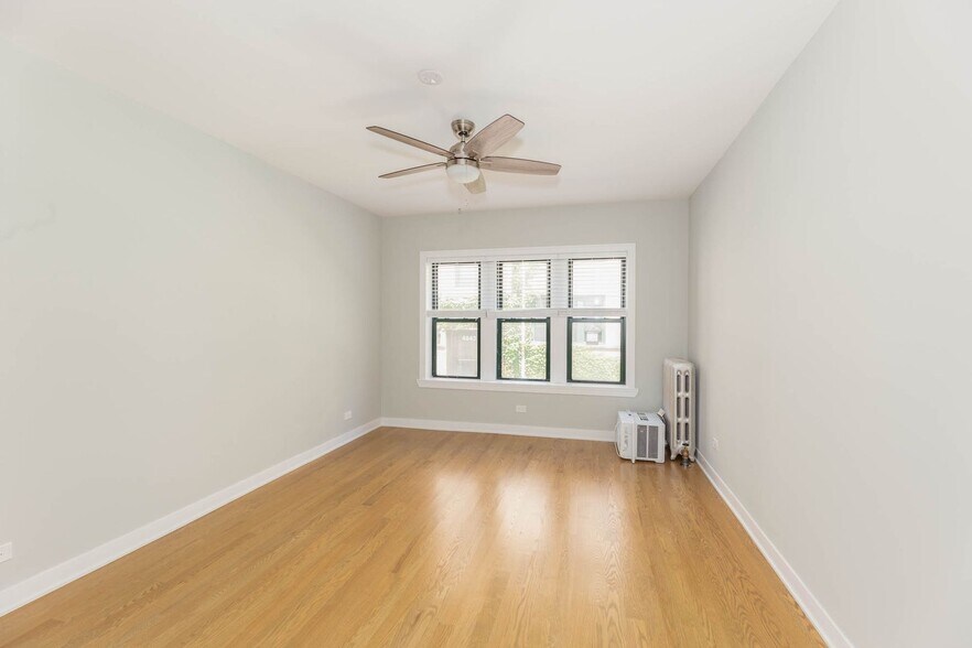 Building Photo - 4838 N Wolcott Ave