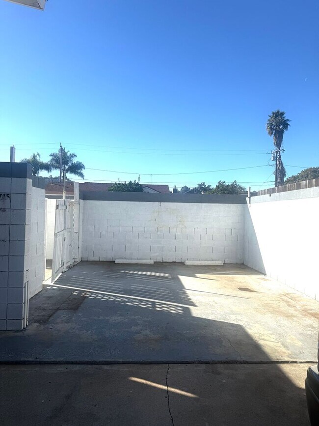 Building Photo - 1715 Chino St