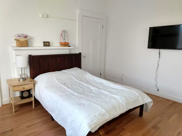 Building Photo - 131 C St SE