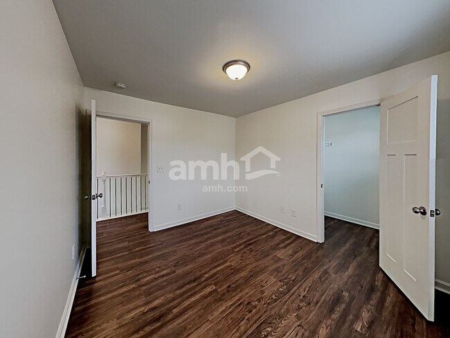 Building Photo - 2036 Farm Pond Wy