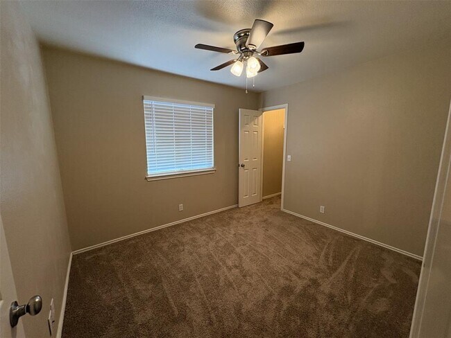 Building Photo - 6808 Sabrina Dr