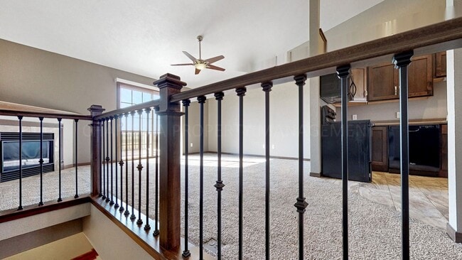 Building Photo - 3 BD, 2 BA TOWNHOME, ATTACHED GARAGE, FIRE...
