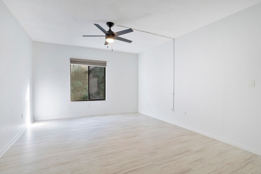 Building Photo - 9610 Green Cypress Ln