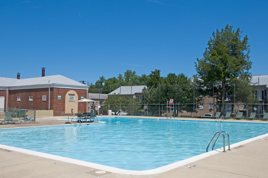 Building Photo - The Villas at Langley