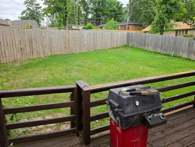 Building Photo - Great 3BR 2BA Find in Pleasant Tree Neighborhood!