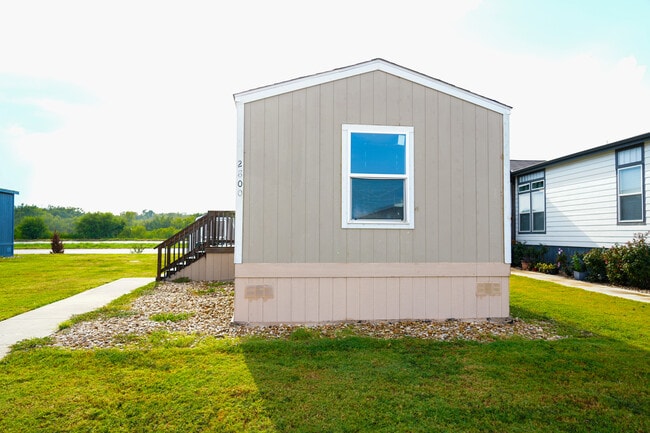 Building Photo - 2800 Halite Bend
