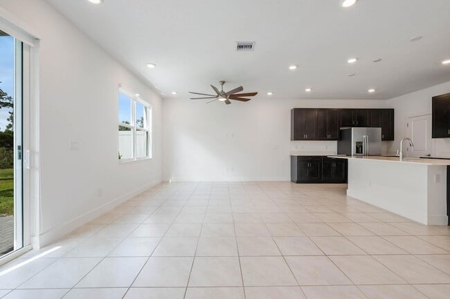 Building Photo - 210 Preserve Trl S