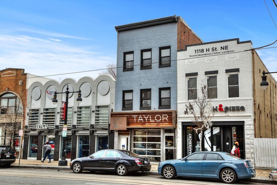 Building Photo - 724 5th St NE