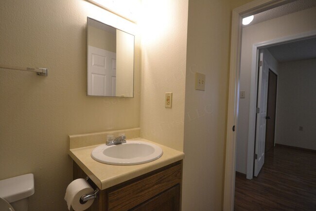 Building Photo - Warsaw Apartments