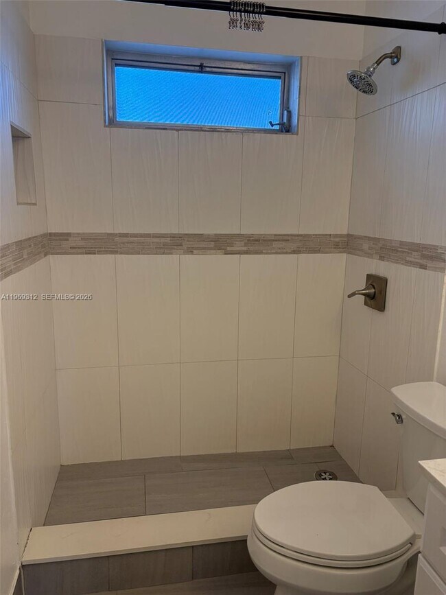 Building Photo - 1005 S 17th Ave