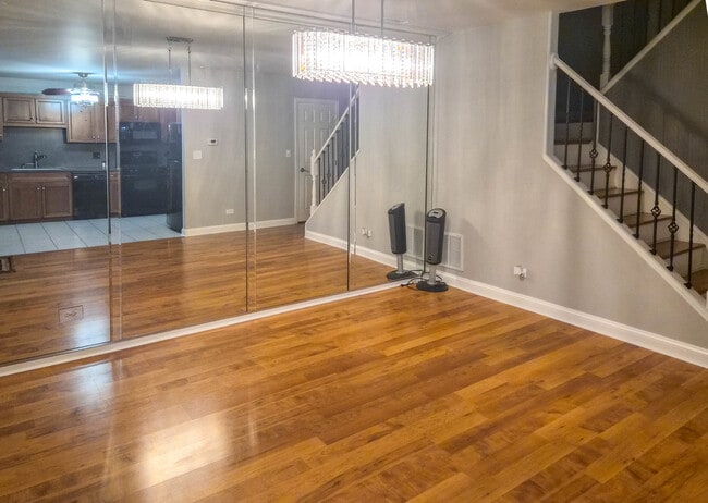 Building Photo - 824 Minnesota Cir