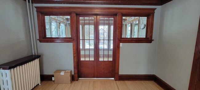 Building Photo - AVAILABLE NOW - 4 Bedroom with garage