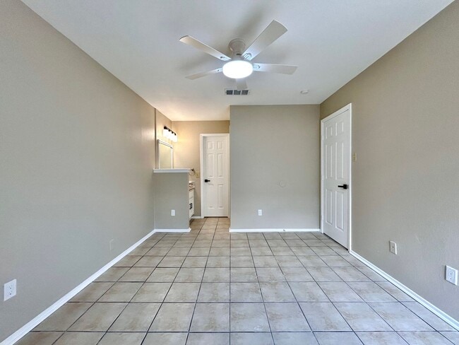 Building Photo - 510 Greenlawn Blvd