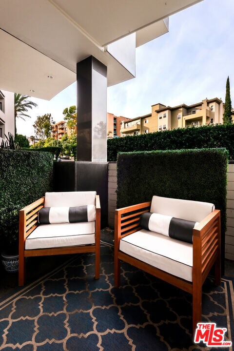 Building Photo - 7250 Franklin Ave