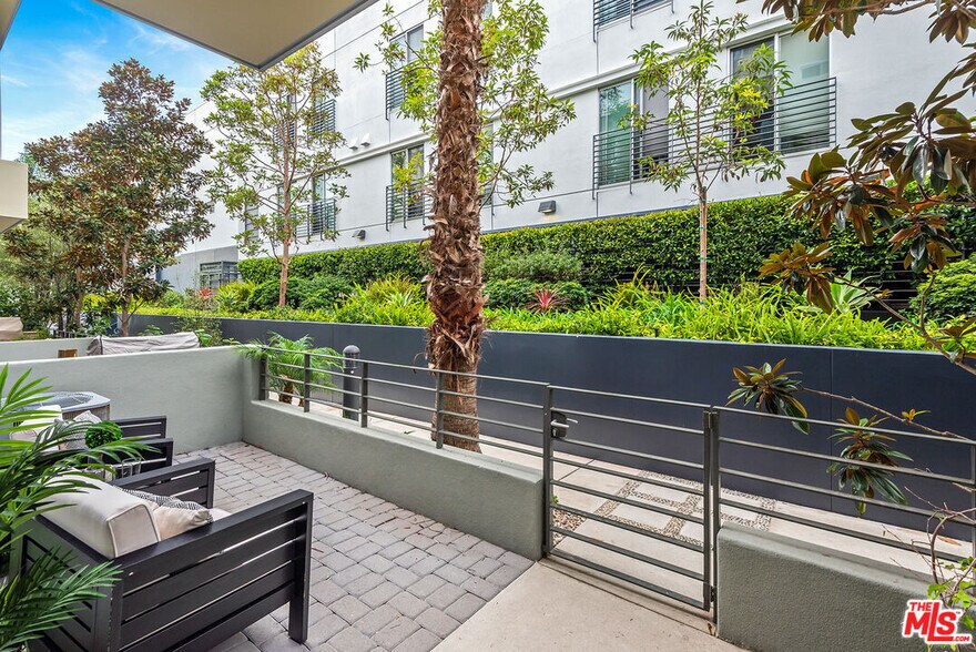 Building Photo - 310 Washington Blvd