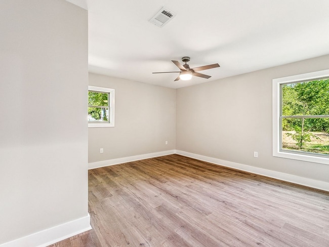 Building Photo - 302 W Collins St