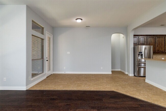 Building Photo - 305 Dorset Ct