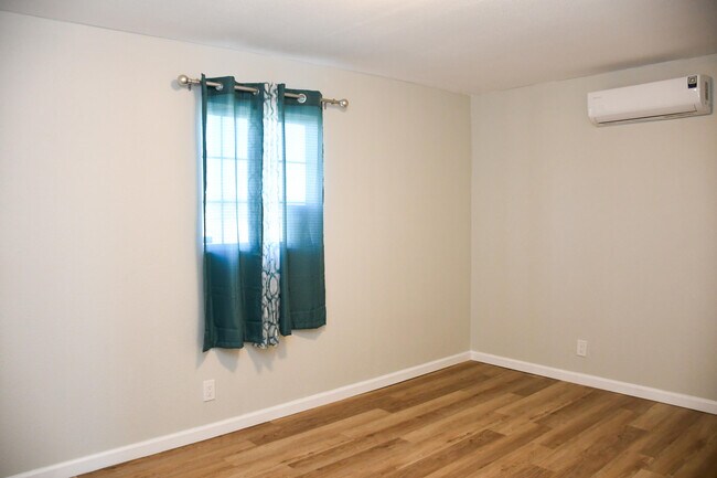 Building Photo - 61576 Aberdeen Dr