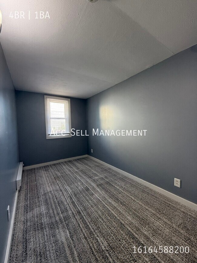 Building Photo - 419 Brenner St NE
