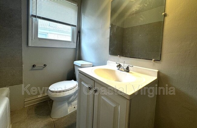 Building Photo - 211 Rogers Ave