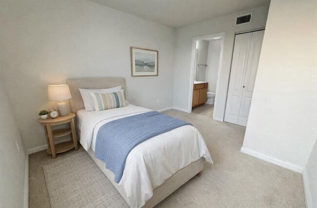 Building Photo - 1705 Arbor Knot Dr