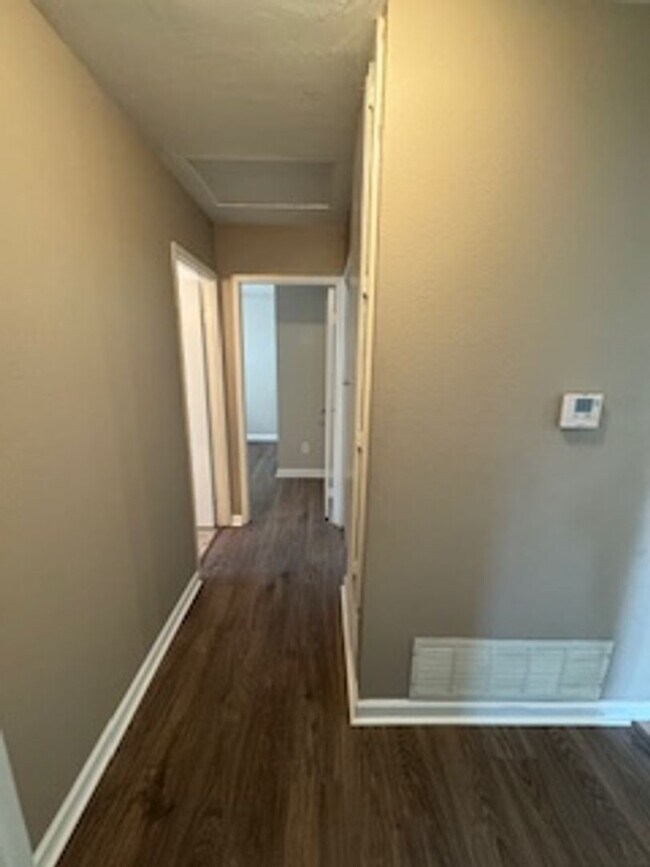 Building Photo - Charming 3 Bedroom 2 Bathroom Home Available for Rent!!