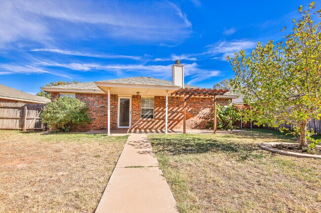 Building Photo - Wonderful 3/2/2 in North Lubbock!