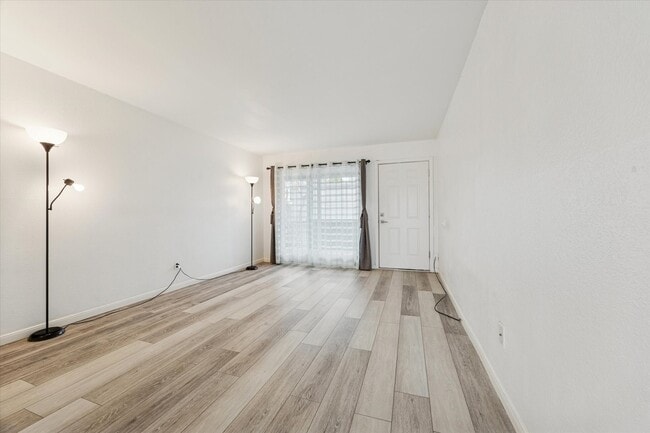 Building Photo - 4450 Sherwood Ln