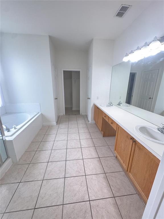 Building Photo - 8029 King Palm Cir