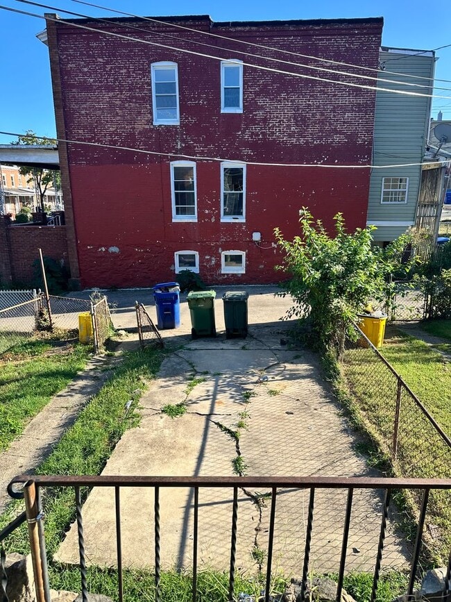 Building Photo - 2803 Windsor Ave