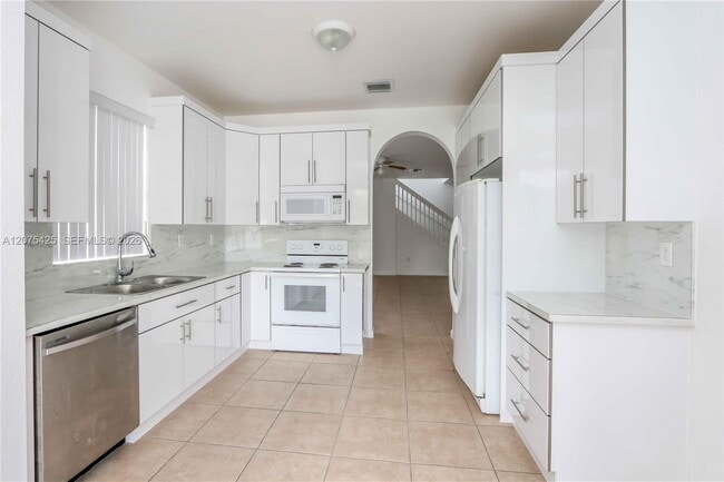Building Photo - 3955 NE 11th Dr