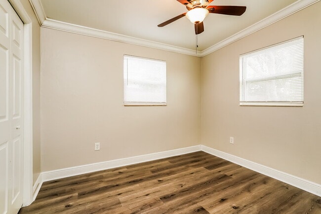 Building Photo - 1423 Brookhill Dr