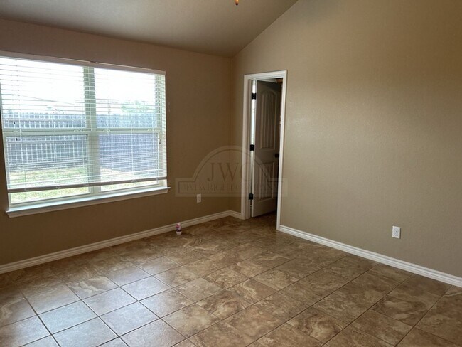 Building Photo - 406 Sladecek Dr