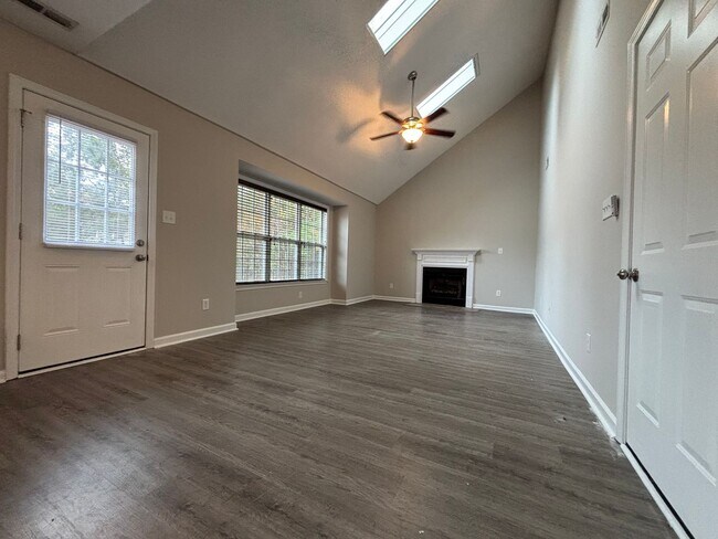 Building Photo - A Great Space on Pine Valley Court