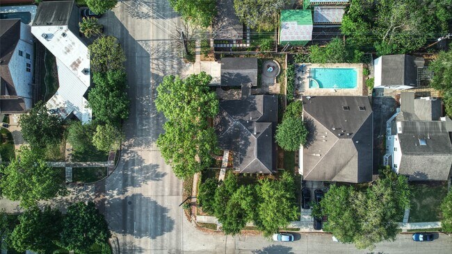 Building Photo - 2530 Wordsworth St