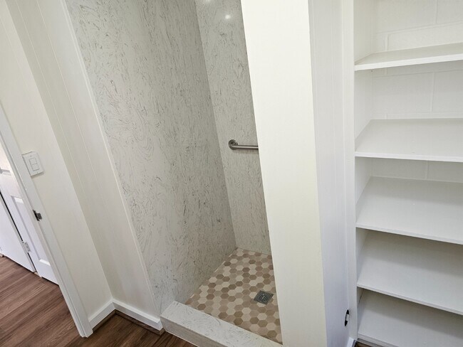 Building Photo - 4 bed, 2.5 bath single family house, Liliha neighborhood.