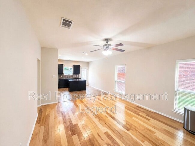 Building Photo - 9929 Pronghorn Rd