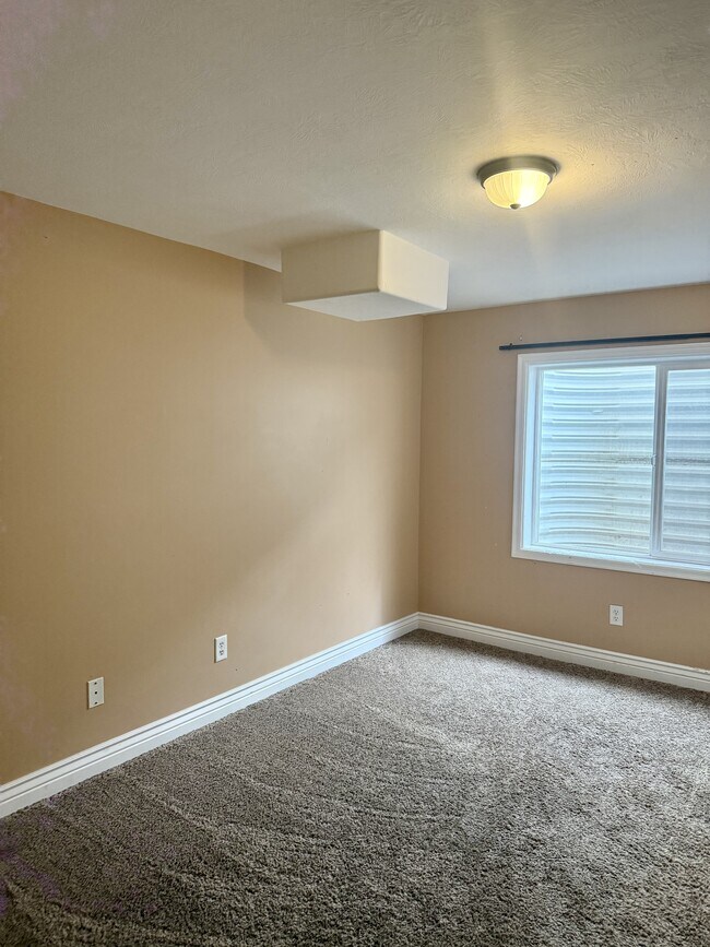 Building Photo - 4427 Lago Grande Dr