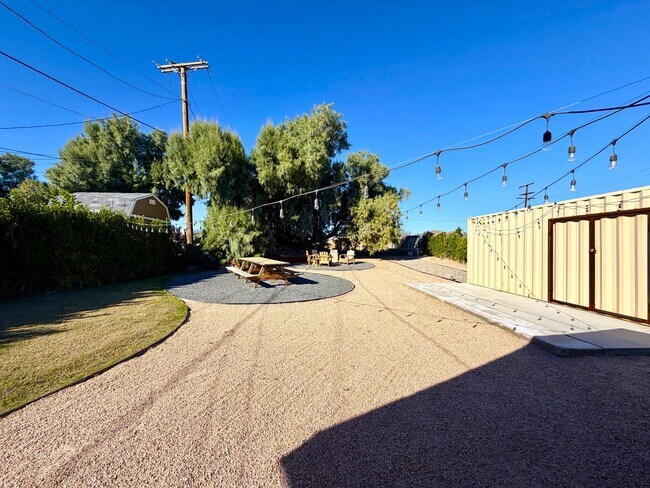 Building Photo - AVAILABLE NOW!! 2 Bedroom 1 Bathroom House in Cathedral City!