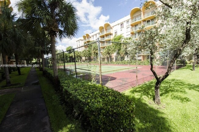 Building Photo - 9310 Fontainebleau Blvd