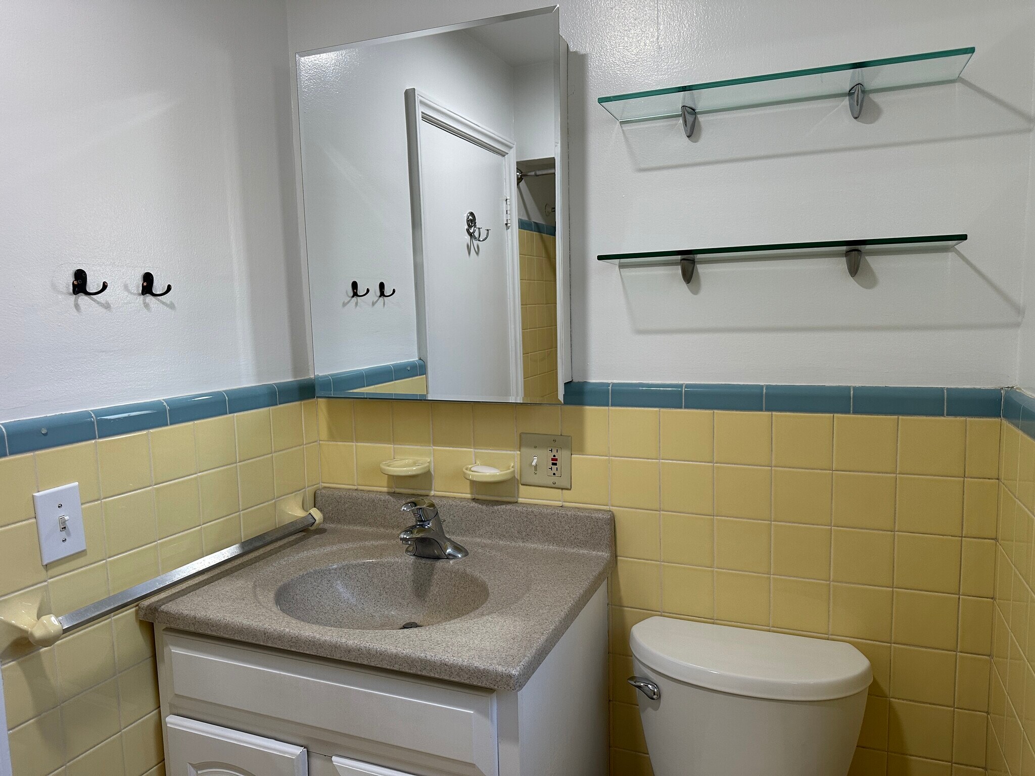 Building Photo - 2128 Collinway St